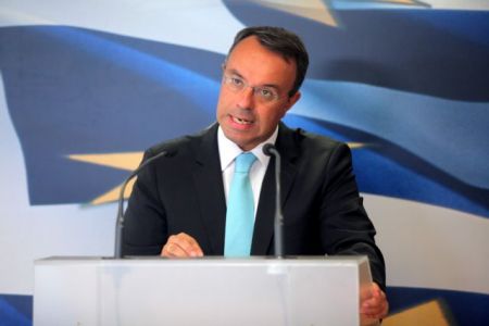 Ο Σταϊκούρας, τα βαφτίσια και οι… δόσεις