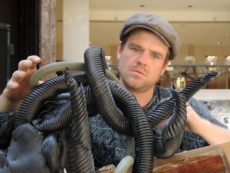 Τέχνη μέσα από την ύβριν