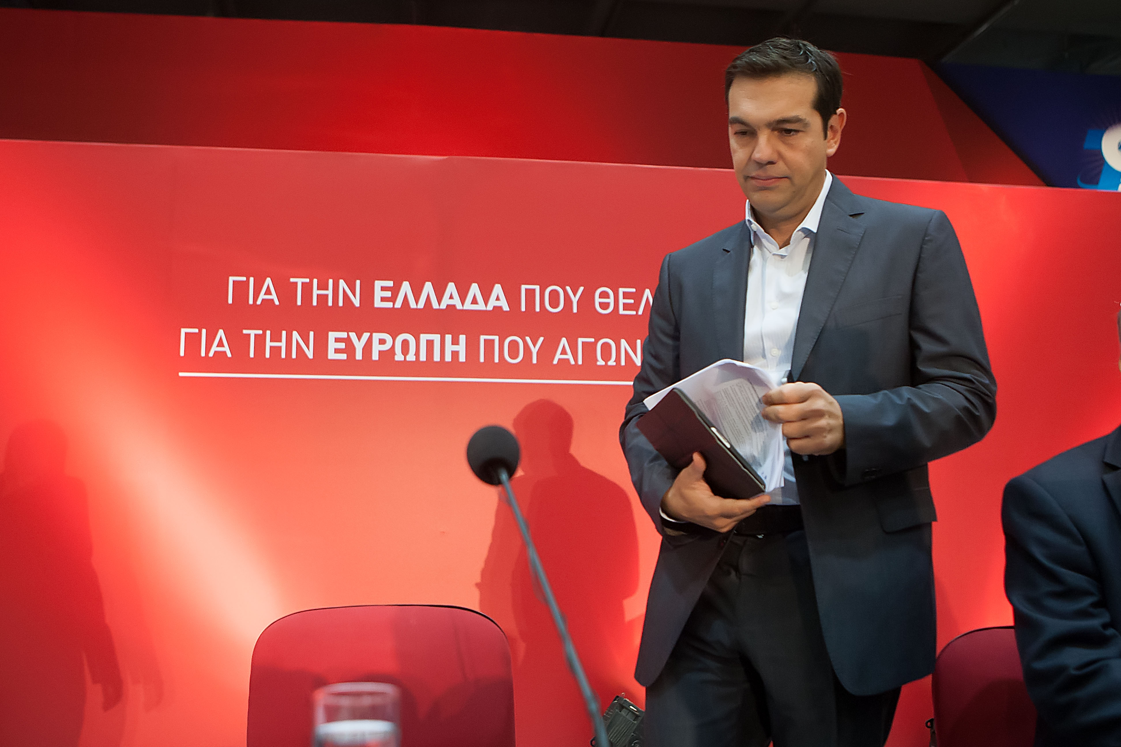 Τσίπρας στους FT: «Θέλω να παραμείνει η Ελλάδα στο ευρώ» – H εφημερίδα τον χαρακτηρίζει «ως πρωθυπουργό εν αναμονή»