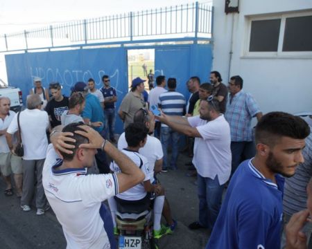 Football fan critically injured during clashes in Nea Alikarnassos