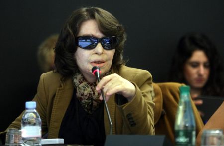 Κ. Κούνεβα: Να διασωθεί η οδηγία για την άδεια μητρότητας