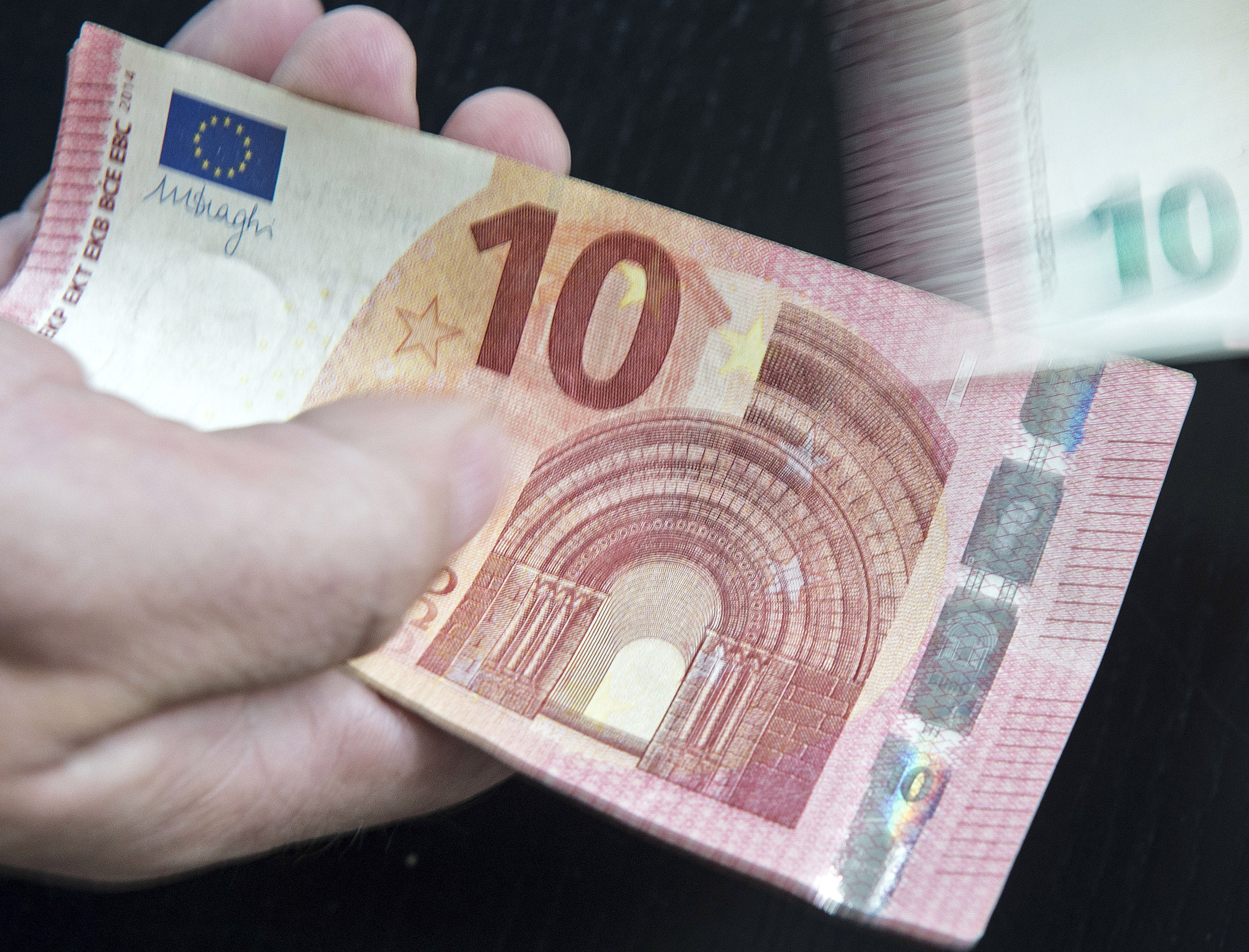 Ετήσια αύξηση 44% στα πλαστά ευρώ το β΄ εξάμηνο του 2014