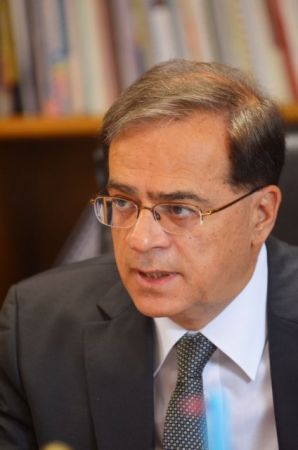 Σε μείωση συντάξεων επιμένει η τρόικα