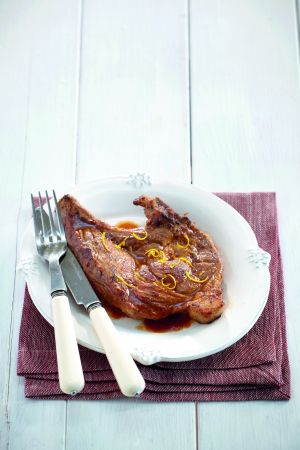 Χοιρινές μπριζόλες σε μαρινάδα κέτσαπ και σόγιας