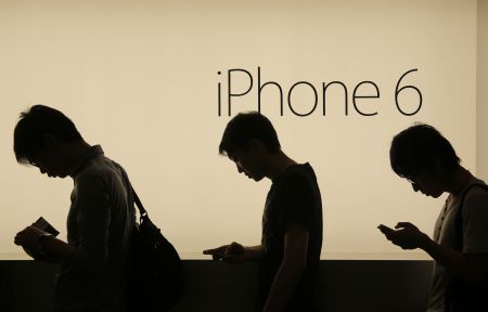 Πωλήθηκαν πάνω από 10 εκατ. νέα iPhone σε ένα τριήμερο