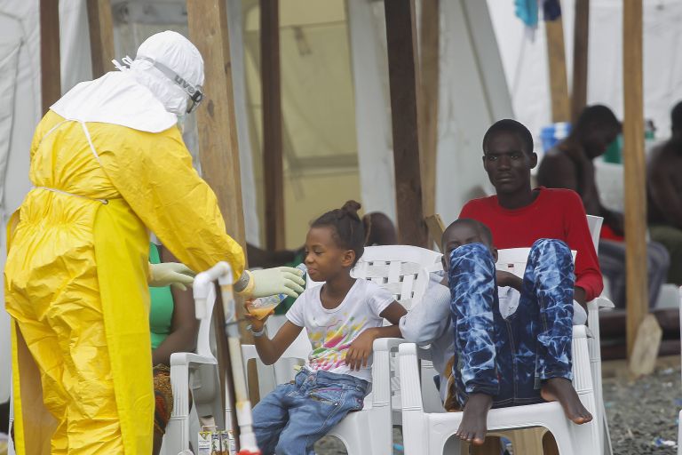 ΕΕ: Στρατιωτικό σχέδιο κατά του ιού Εμπολα στη Δυτική Αφρική | tovima.gr