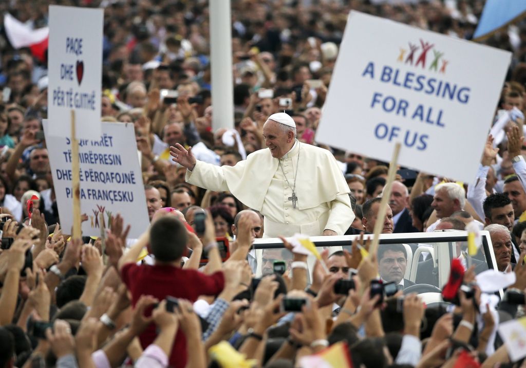 Πάπας: Παράδειγμα η αρμονική συνύπαρξη θρησκειών στην Αλβανία
