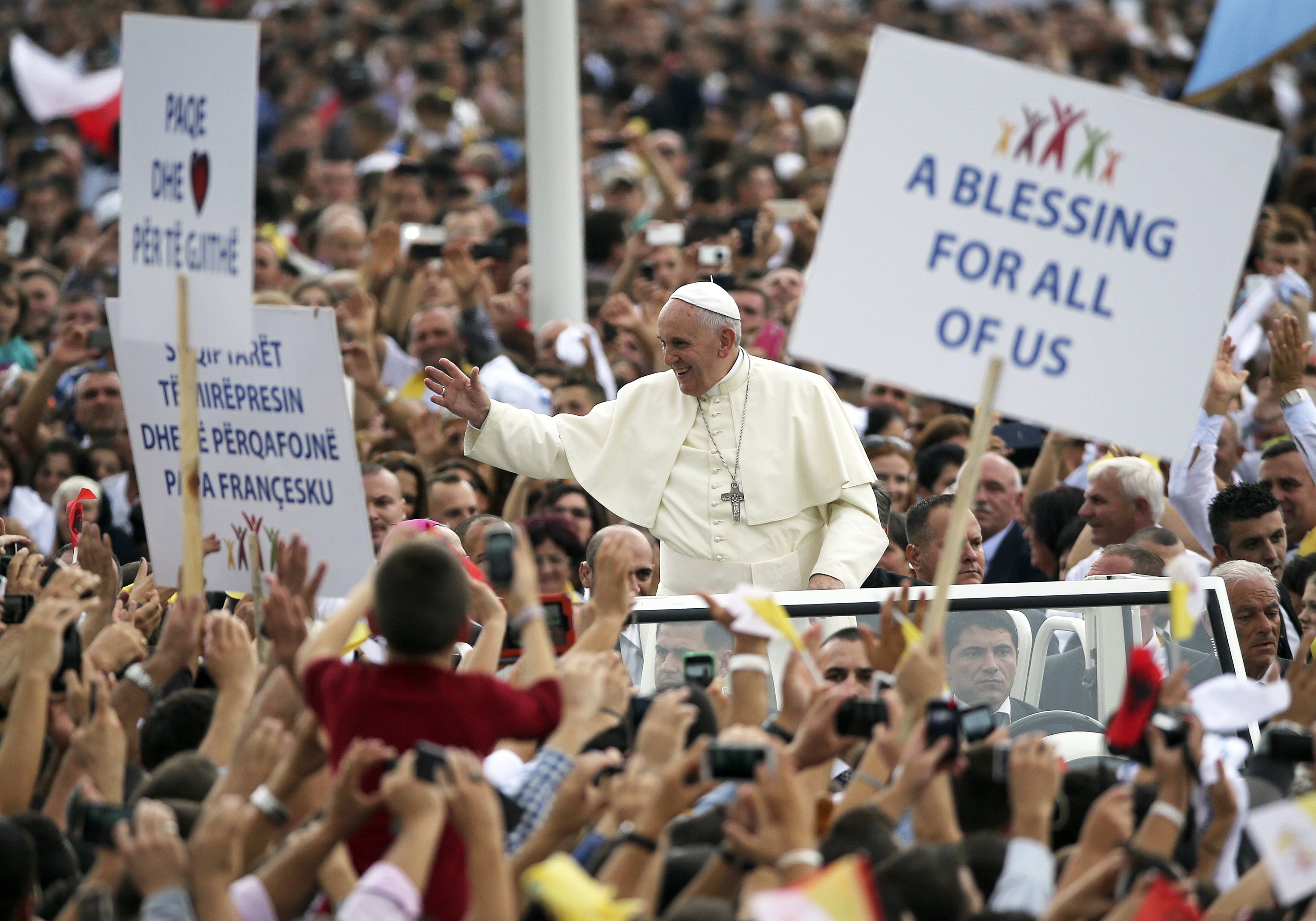 Πάπας: Παράδειγμα η αρμονική συνύπαρξη θρησκειών στην Αλβανία