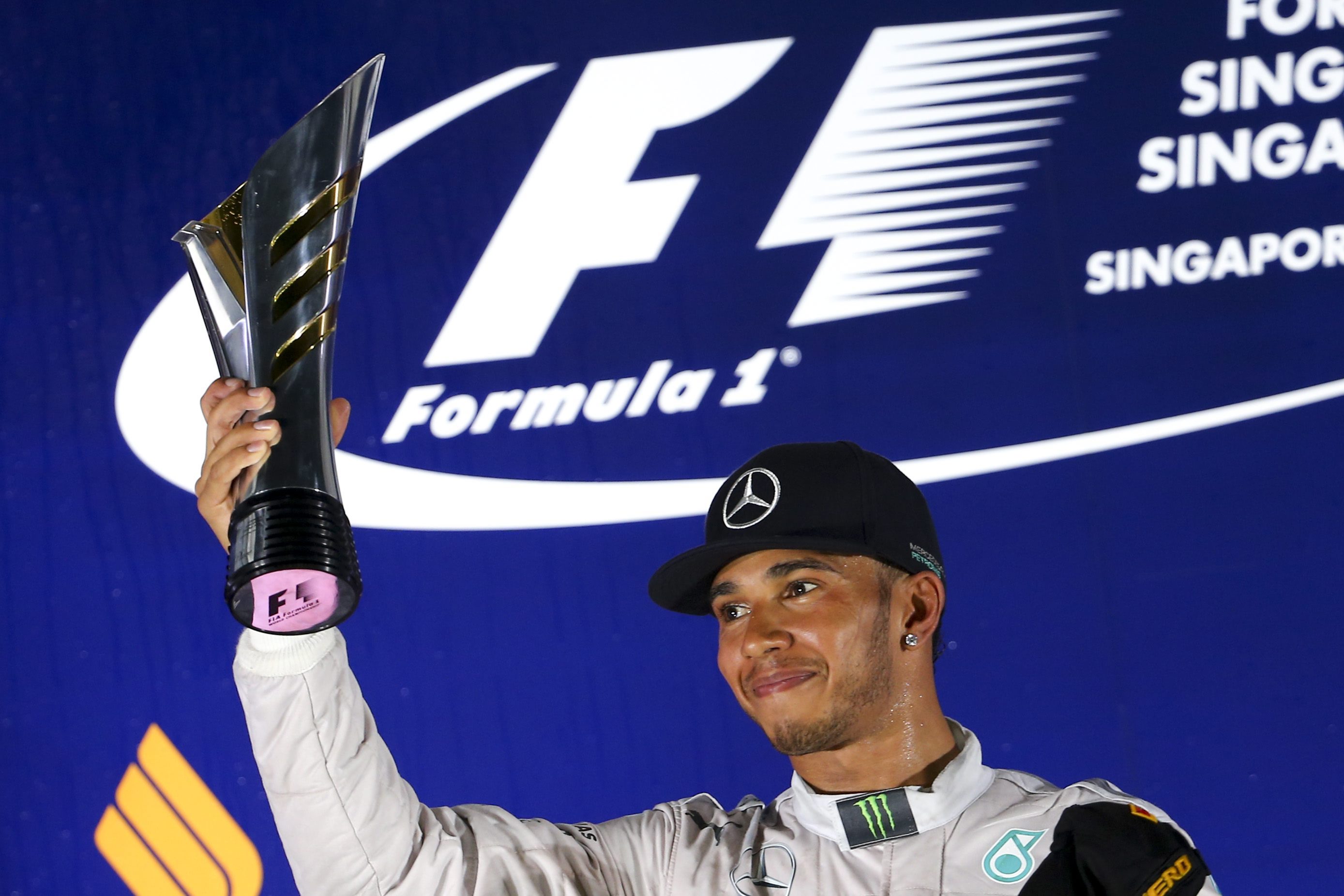 Νίκη κορυφής για τον Χάμιλτον στη Σιγκαπούρη