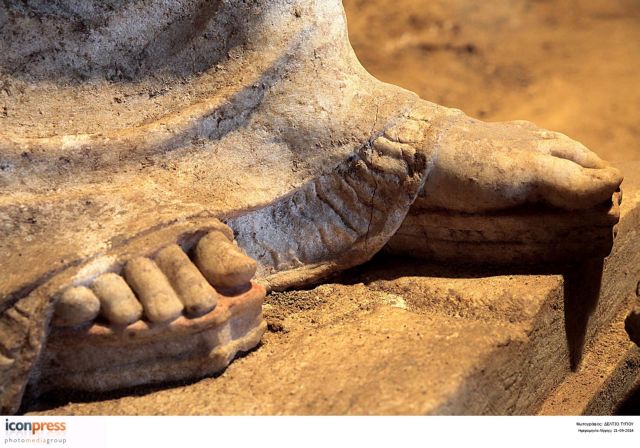 Amphipolis tomb: Caryatid statues fully revealed
