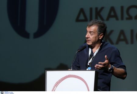 Στ.Θεοδωράκης: Οι 21 θέσεις που θα επουλώσουν τα τραύματα της χώρας