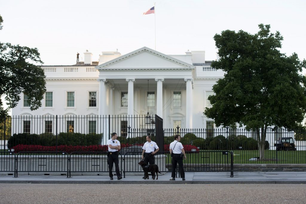 Ενοπλος φύλακας με ποινικό μητρώο σε απόσταση αναπνοής από Ομπάμα