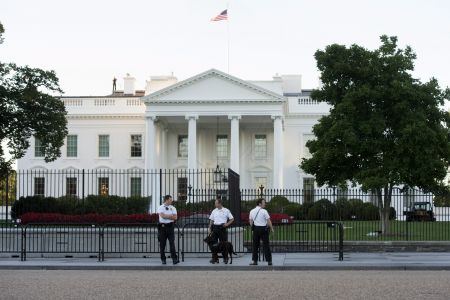 Ενοπλος φύλακας με ποινικό μητρώο σε απόσταση αναπνοής από Ομπάμα