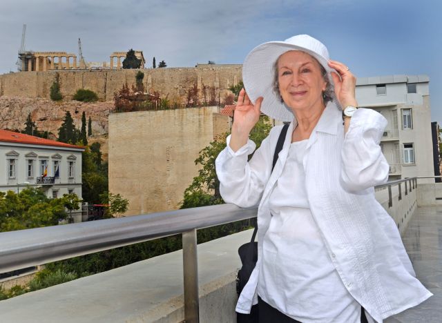 Μάργκαρετ Ατγουντ: Για να καταλάβεις την Ελλάδα πρέπει να την επισκεφθείς σε ώριμη ηλικία