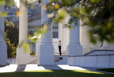Απαράδεκτη η εισβολή στον Λευκό Οίκο, δήλωσε η ασφάλεια του Ομπάμα
