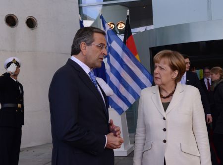 Bloomberg:Η πίεση ΣΥΡΙΖΑ για εκλογές οδήγησε τον Σαμαρά στη Μέρκελ