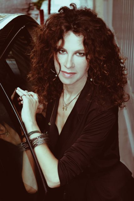 Ελευθερία Αρβανιτάκη: Η μουσική είναι θεραπεία