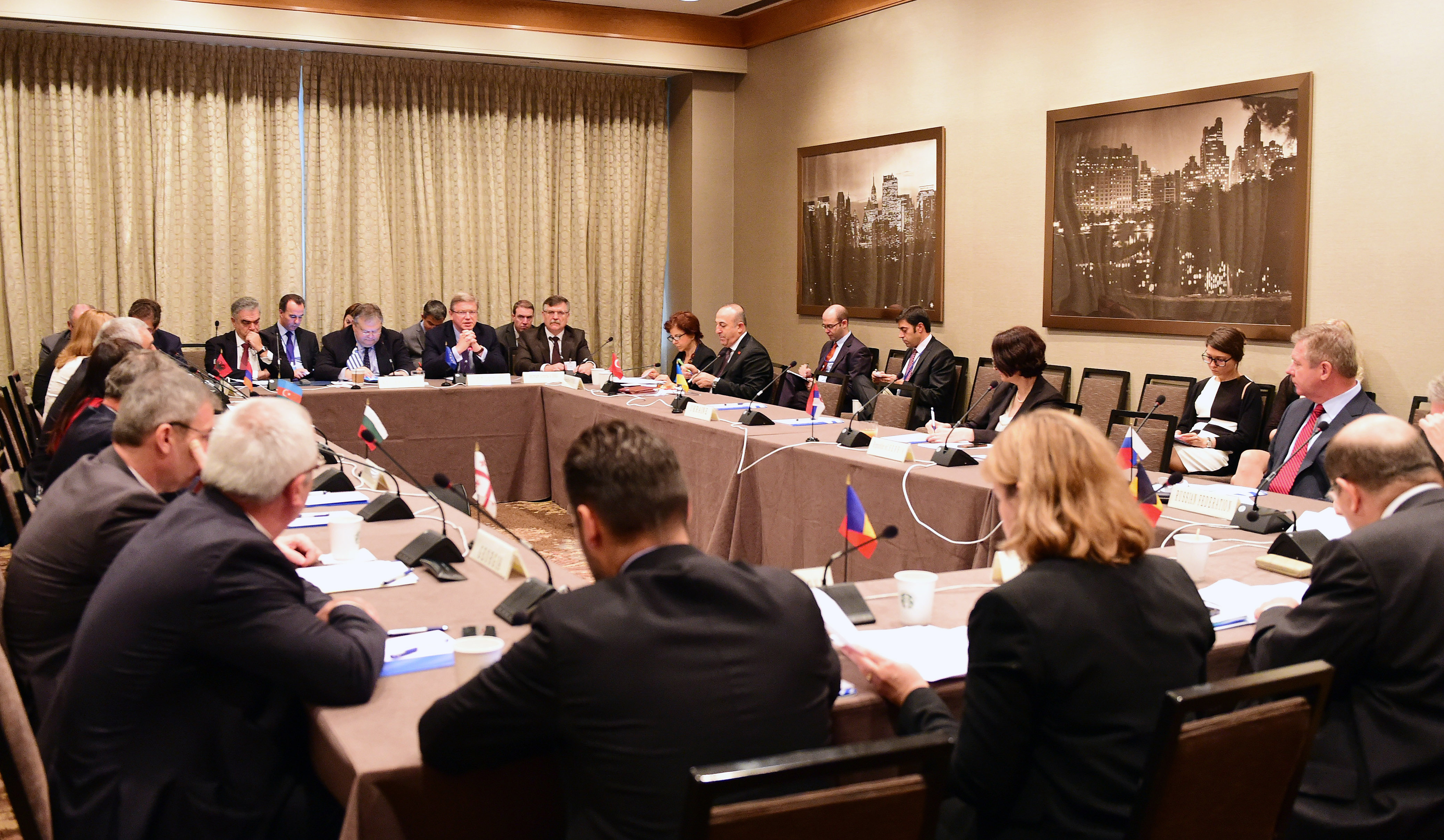 Για κυπριακό-ελληνοτουρκικές σχέσεις συζήτησαν Βενιζέλος-Τσαβούσογλου