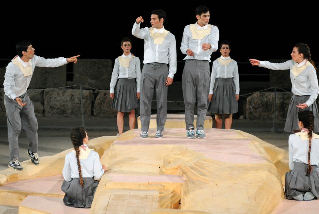 Είμαστε δυο, είμαστε τρεις…