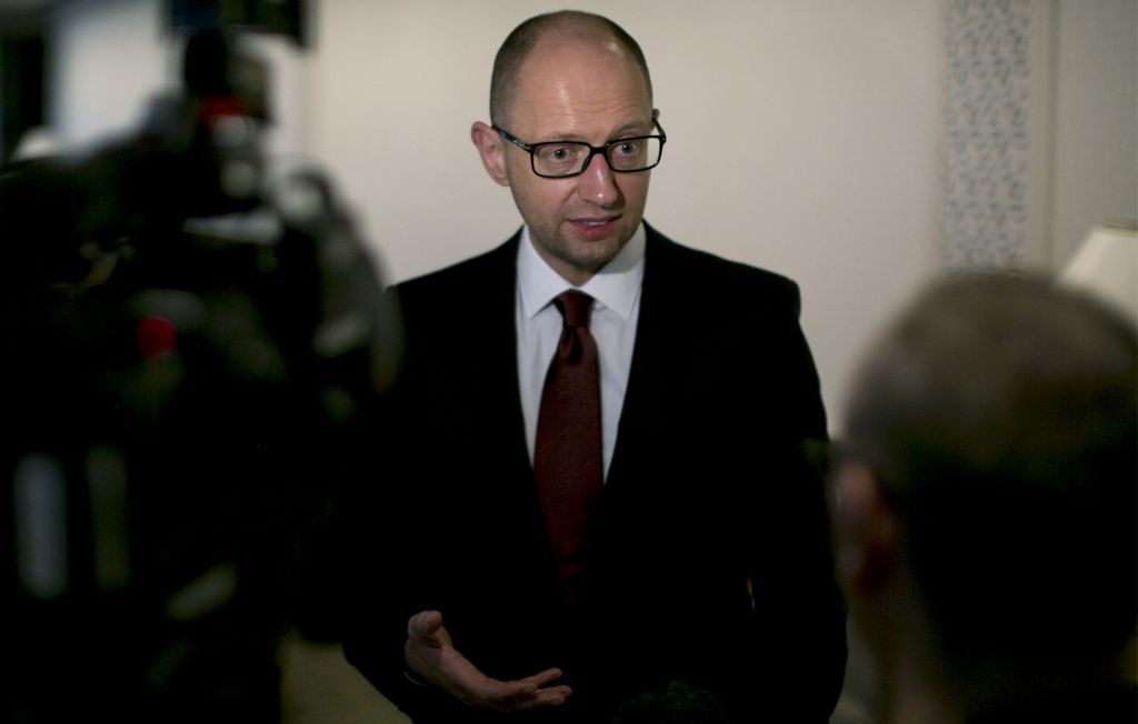 Ουκρανία: Την παραμονή του στην πρωθυπουργία δείχνει ο Γιάτσενιουκ