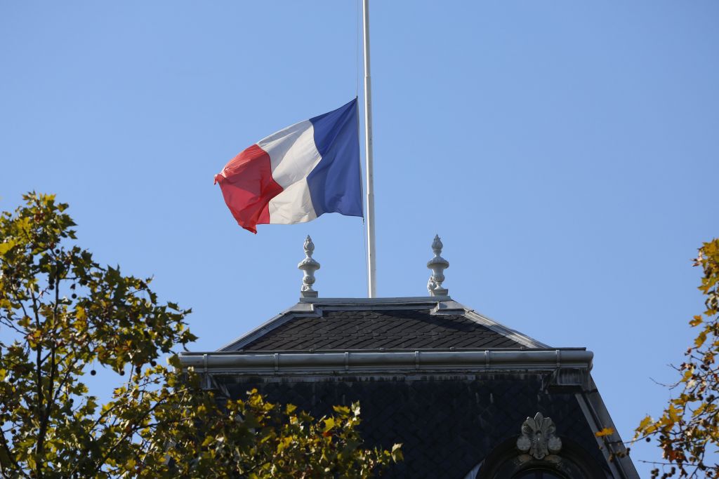 Η Κομισιόν ζητά πληροφορίες για τον γαλλικό προϋπολογισμό του 2015