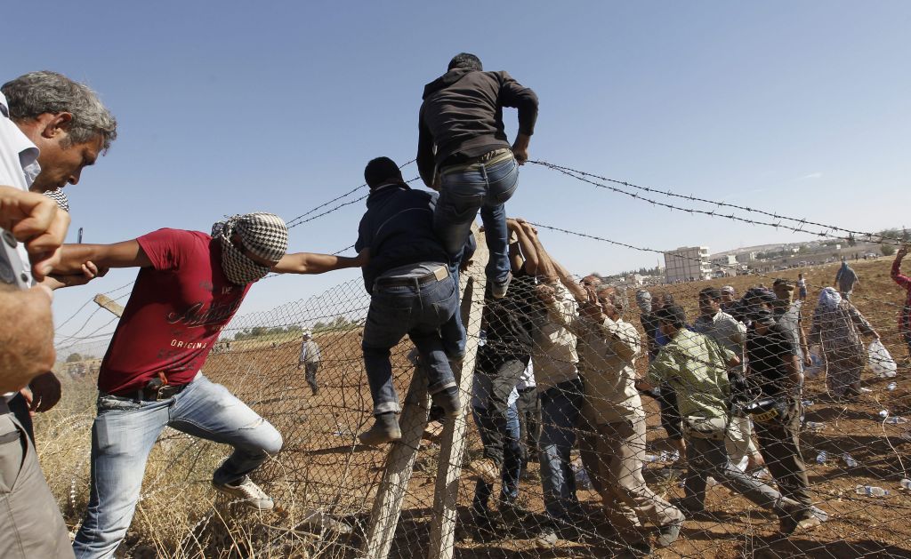 Μπλόκο από την Τουρκία σε πρόσφυγες που κατευθύνονται στον Έβρο