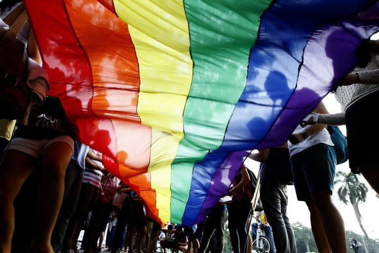 Εκστρατεία για νομική αναγνώριση ταυτότητας φύλου σε διεμφυλικούς | tovima.gr
