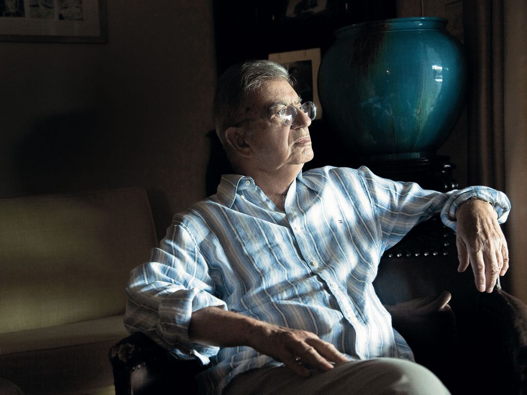 Η ζωή, το έργο και το τέλος του Μένη Κουμανταρέα