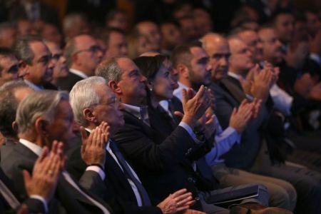 Tα μηνύματα ενότητας Μολυβιάτη, Βαρβιτσιώτη και το υπερκομματικό Αβραμόπουλου