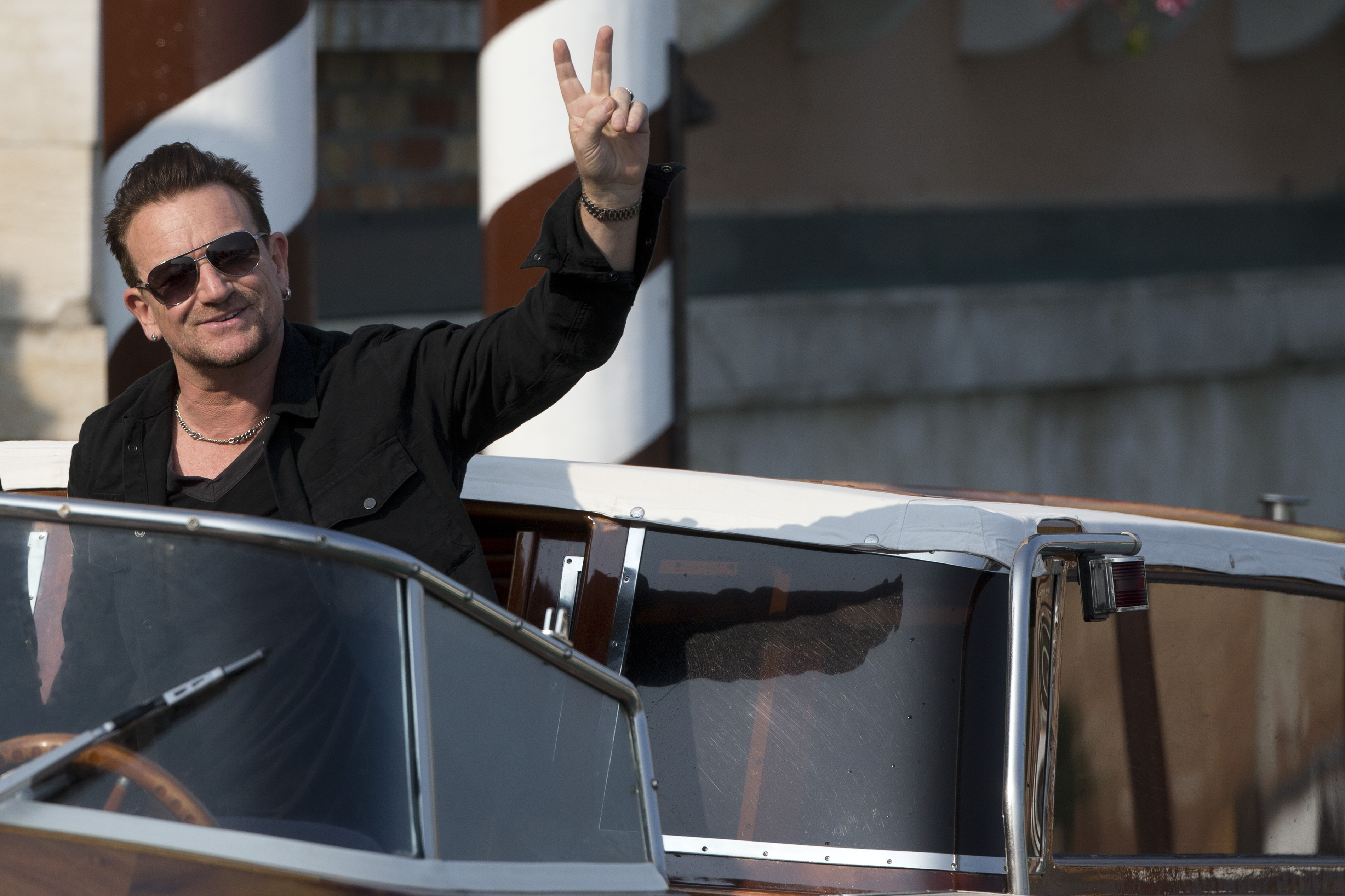 Ιρλανδία: Υπέρ της χαμηλής φορολόγησης πολυεθνικών ο Μπόνο