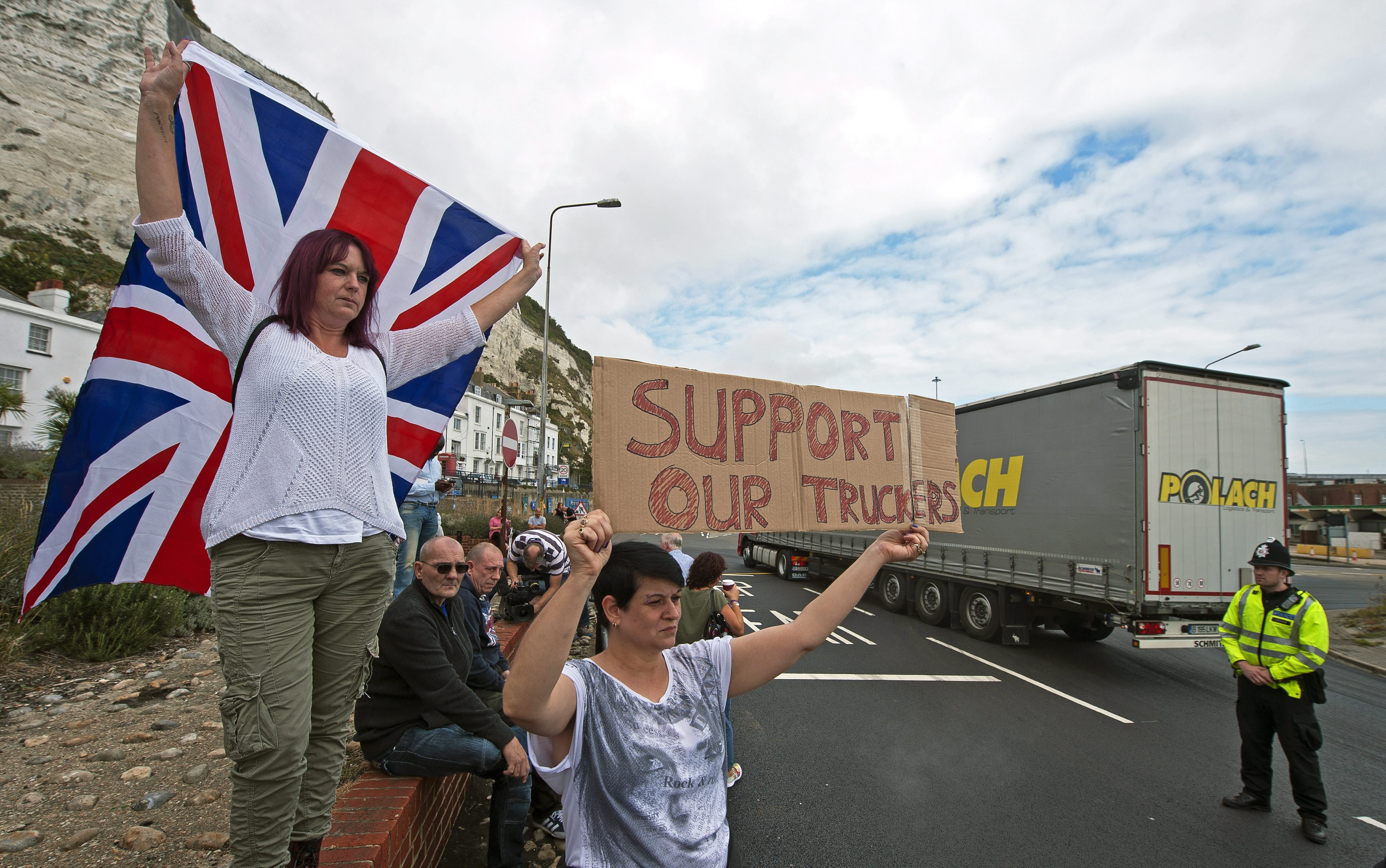 Βρετανία: Διαδηλώσεις ακροδεξιών οργανώσεων κατά μεταναστών