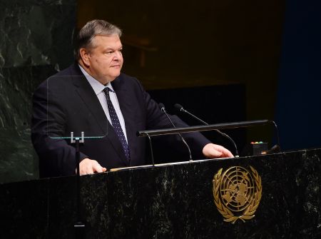 Βενιζέλος: Δεχόμαστε μεγάλες πιέσεις λόγω του κύματος προσφύγων