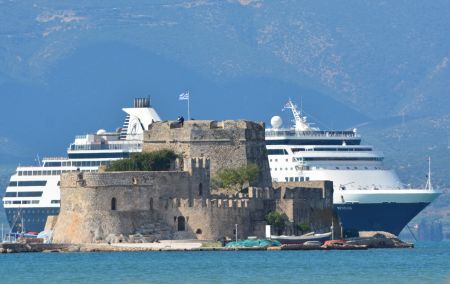 Alpha Bank: Στα 22,5 εκατ. οι τουριστικές αφίξεις το 2014