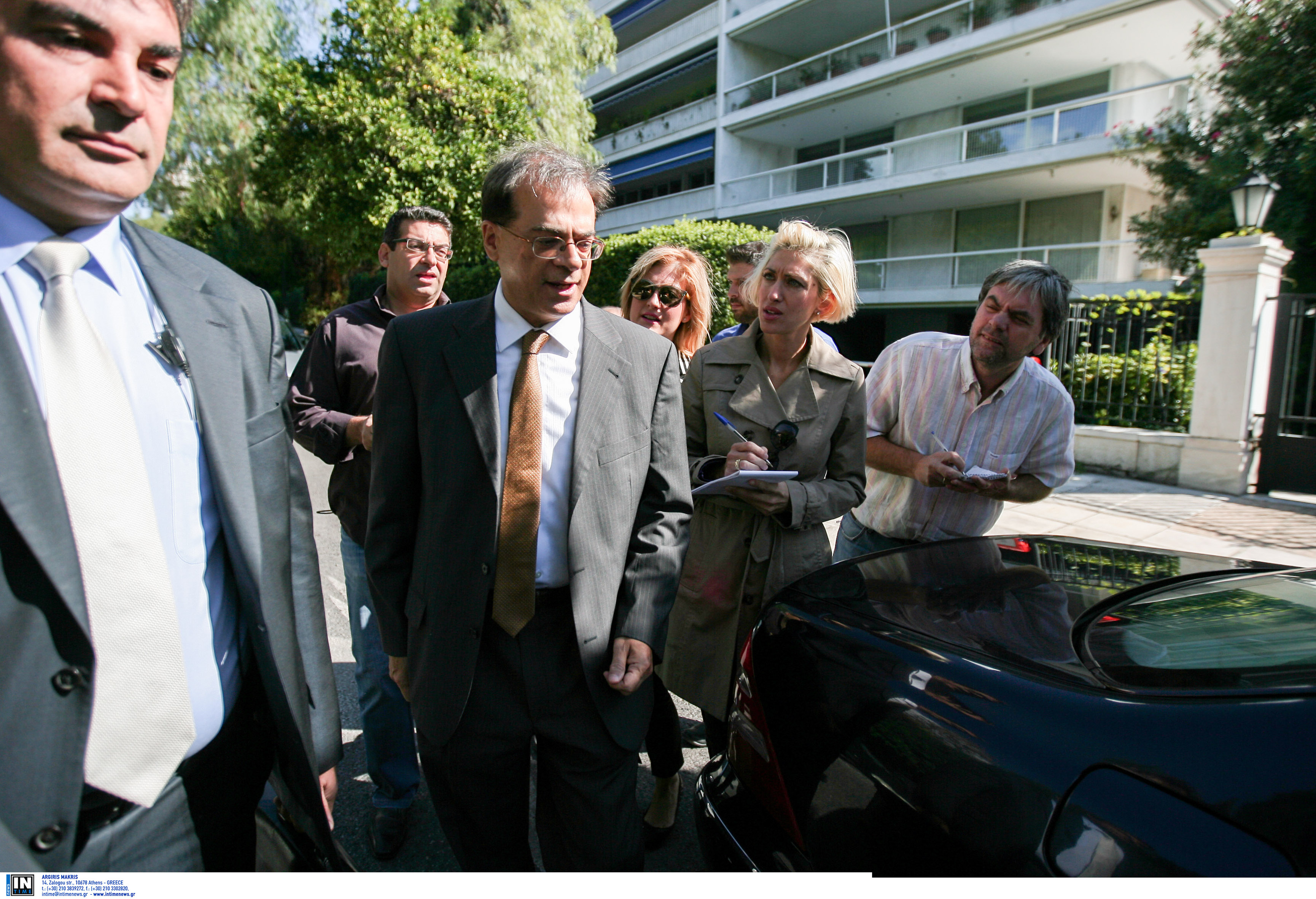 Χαρδούβελης-τρόικα σε τεντωμένο σχοινί