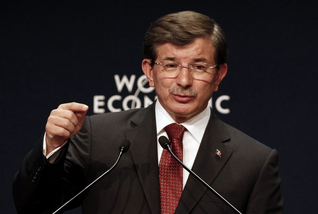 Ο Νταβούτογλου συνομιλεί στον ύπνο του με φιλοσόφους