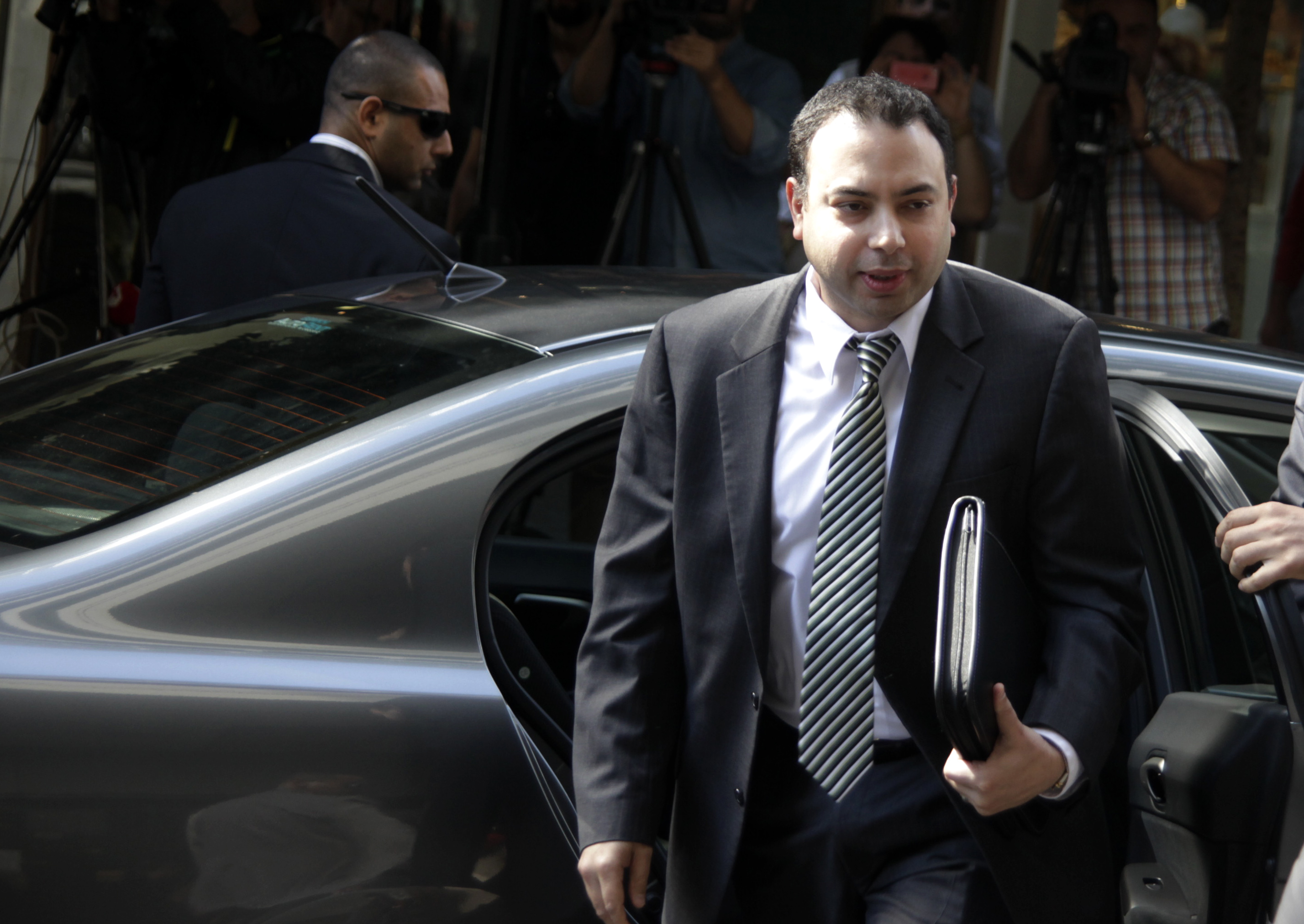 Μεγάλη πίεση στην κυβέρνηση για μέτρα ασκεί η τρόικα στο Παρίσι