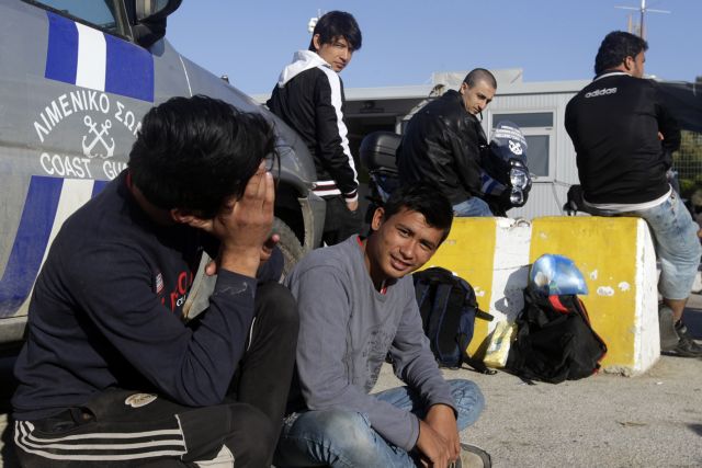 Λέσβος: Μεταφορά μεταναστών στο Κέντρο Πρώτης Υποδοχής στη Μόρια | tovima.gr