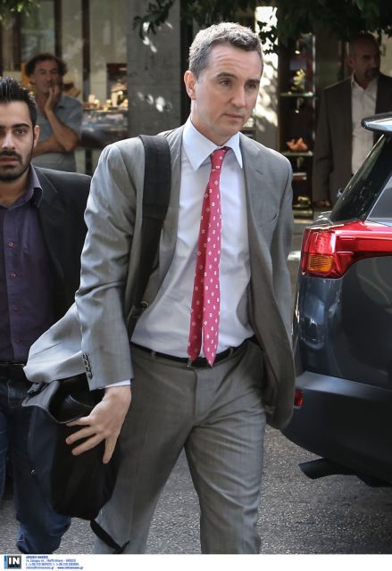 Κόφτης στις δαπάνες, «σφάχτης» στους φόρους