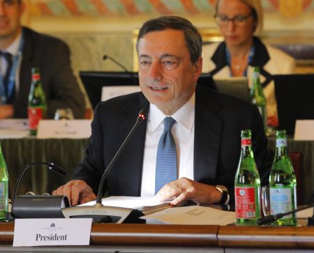 Ντράγκι: Η ΕΚΤ μπορεί να αγοράσει καλυμμένα ομόλογα Ελλάδας-Κύπρου