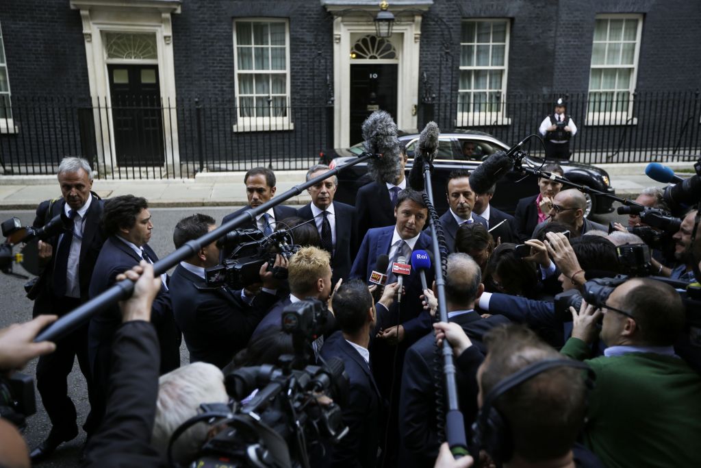 Ρέντσι σε Μέρκελ:Είμαι με την Γαλλία, μην μας μεταχειρίζεστε σαν μαθητούδια