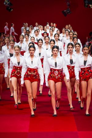 Οι φλογερές Ισπανίδες των Dolce & Gabbana