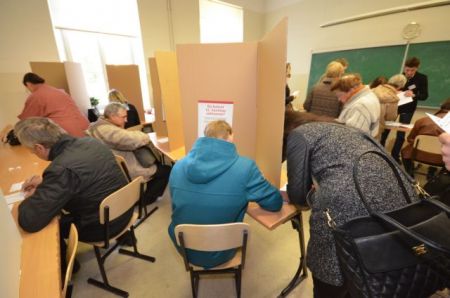 Οι Λετονοί ψηφίζουν με το βλέμμα στραμμένο στην Ουκρανία