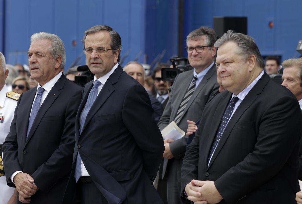 Δημ. Αβραμόπουλος : Είμαι επίτροπος, απαντά στην προεδρολογία