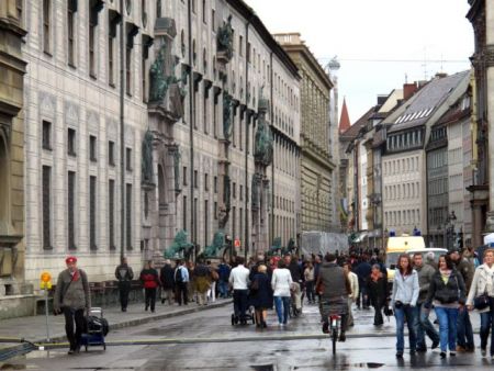 Ανάμεσα στην ντροπή και στις τύψεις