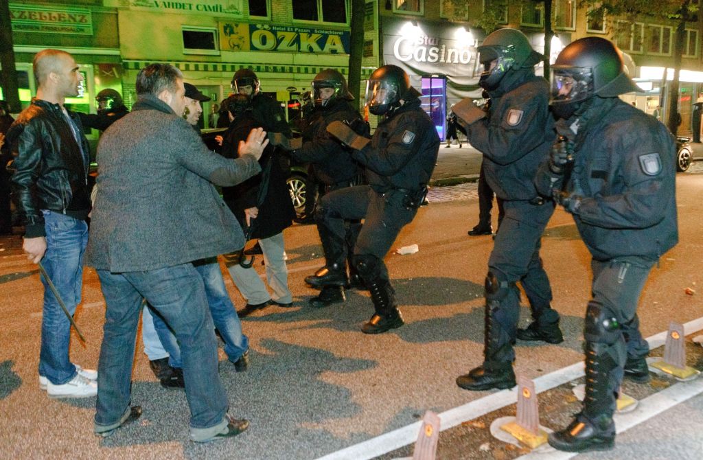 Γερμανία: Ισλαμιστές με μαχαίρια κατά Κούρδων και Γεζίντι