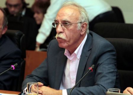 Δ.Βίτσας: «Οι πρόσφυγες θα φεύγουν από τα νησιά μετά από 48 ώρες»