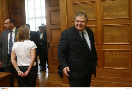 Ενταση και υψηλοί τόνοι μεταξύ Βενιζέλου – Χρυσοχοΐδη στην Κ.Ο.