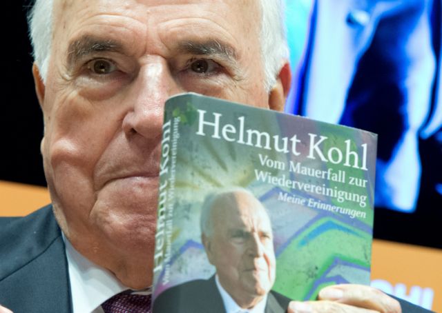 Helmut Kohl: “Greece was prematurely accepted in the Eurozone”