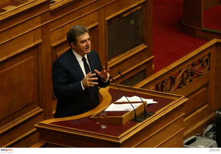 Μιχάλης Χρυσοχοΐδης : Δεν αμφισβητώ τον Βενιζέλο