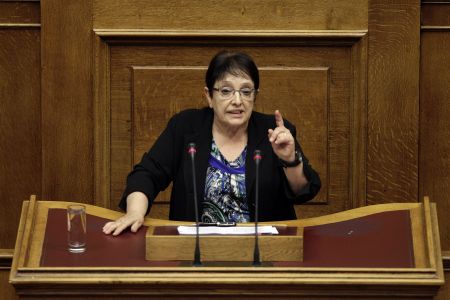 Επίθεση σε ΝΔ και ΣΥΡΙΖΑ από την Αλέκα Παπαρήγα